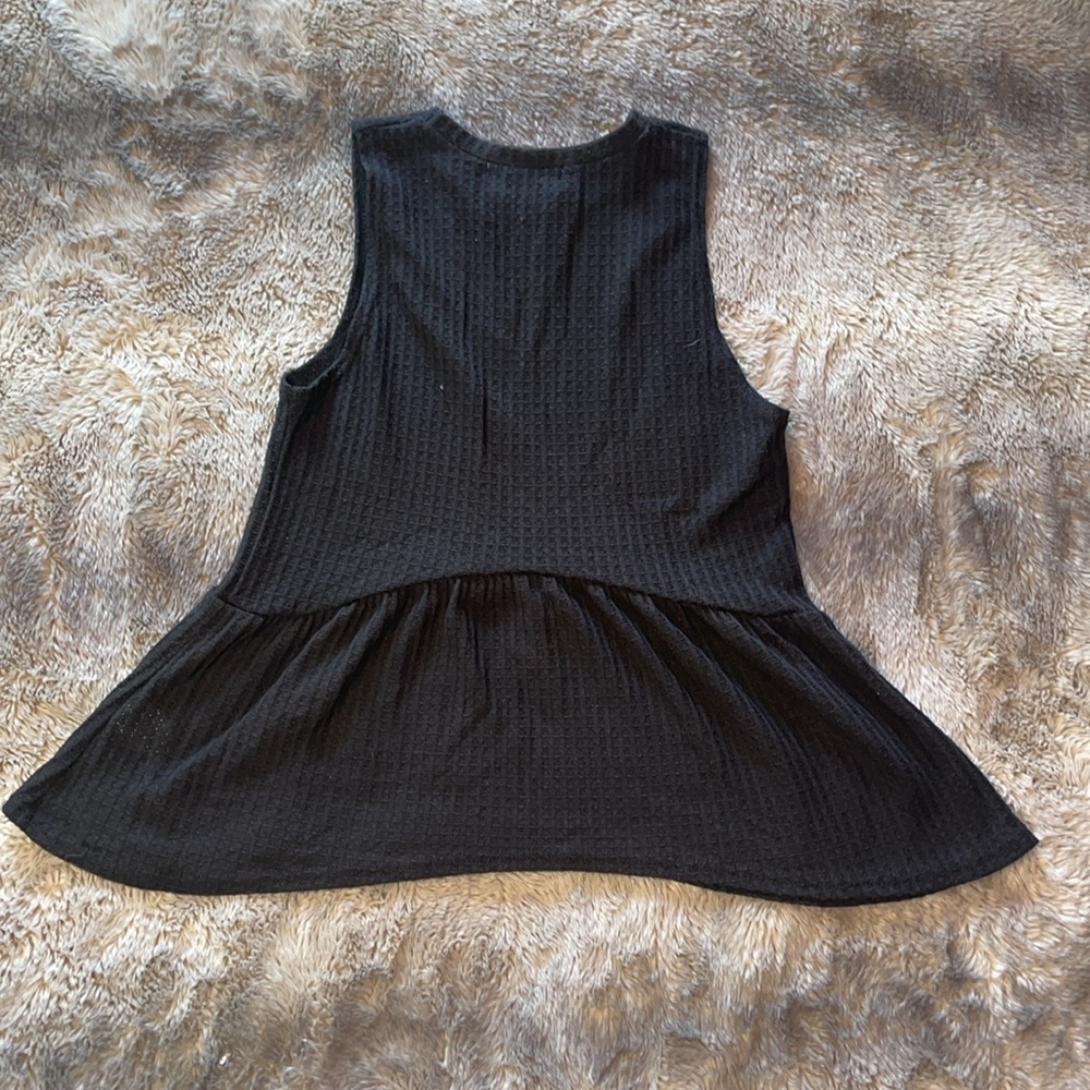 Black Sleeveless Peplum Top 🖤 - Picture 2 of 2